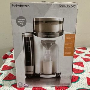 Brand new Baby Brezza Formula Pro. Still in packaging, never used.
